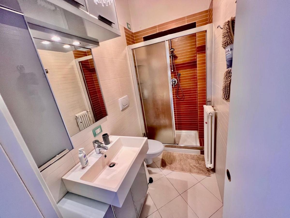 Divina Luxury Apartment With Jacuzzi Near The Lake 코모 외부 사진