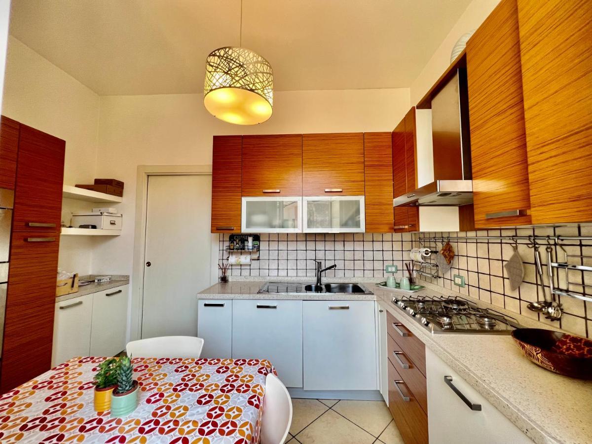 Divina Luxury Apartment With Jacuzzi Near The Lake 코모 외부 사진