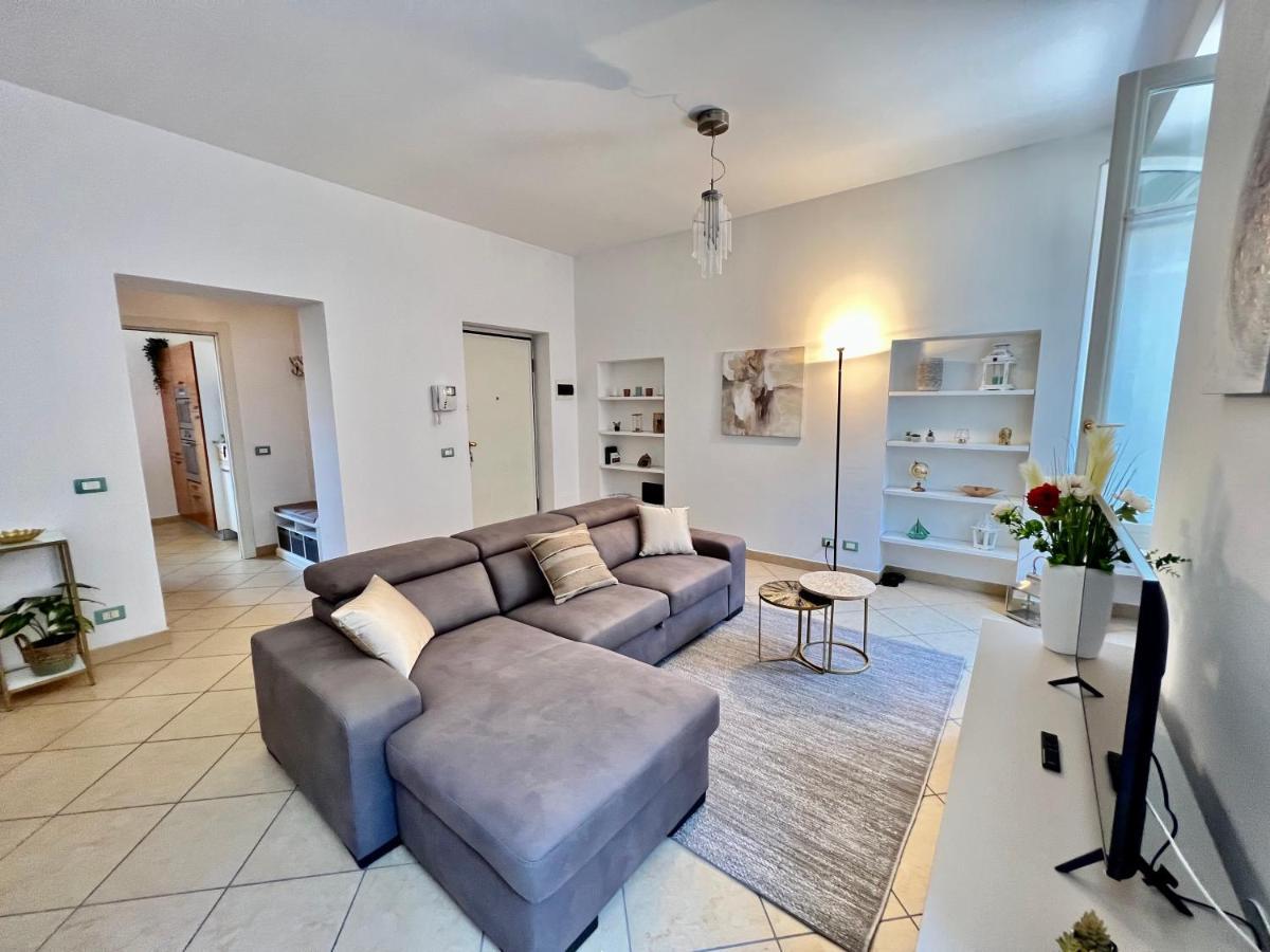 Divina Luxury Apartment With Jacuzzi Near The Lake 코모 외부 사진