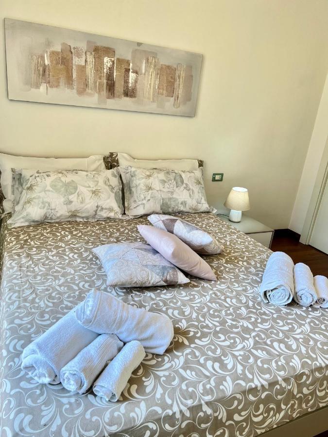 Divina Luxury Apartment With Jacuzzi Near The Lake 코모 외부 사진