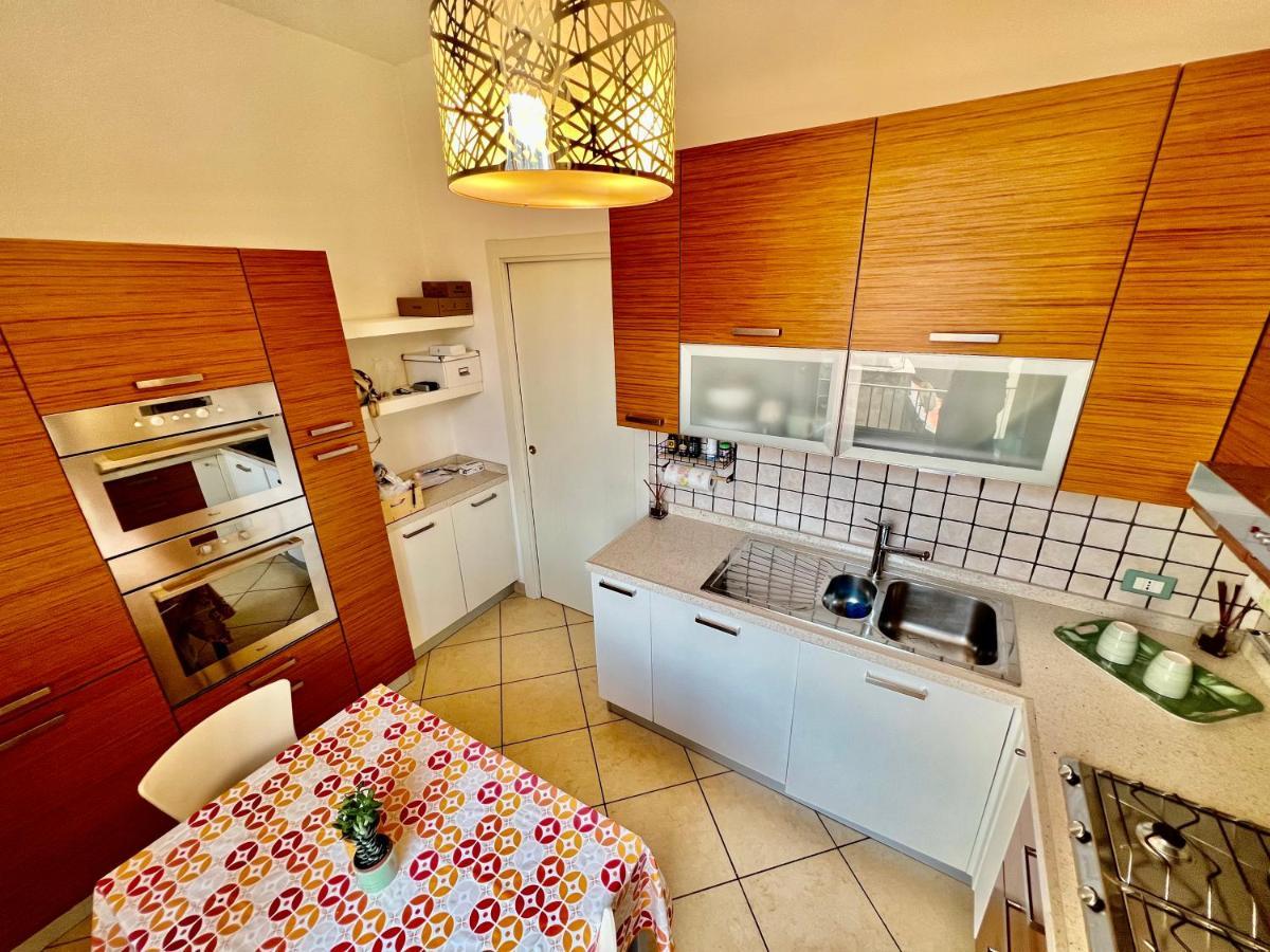 Divina Luxury Apartment With Jacuzzi Near The Lake 코모 외부 사진