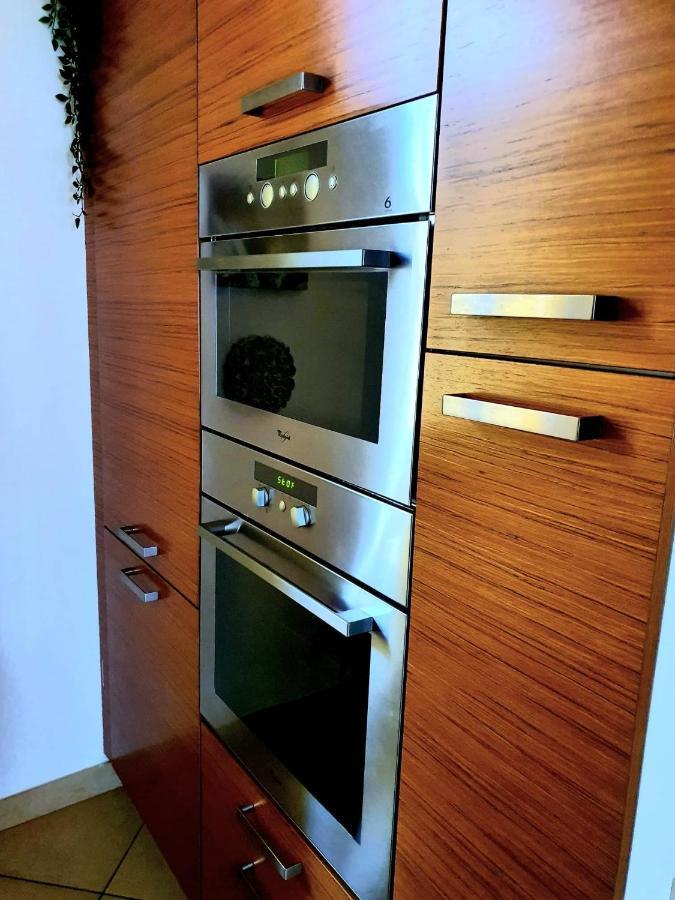 Divina Luxury Apartment With Jacuzzi Near The Lake 코모 외부 사진
